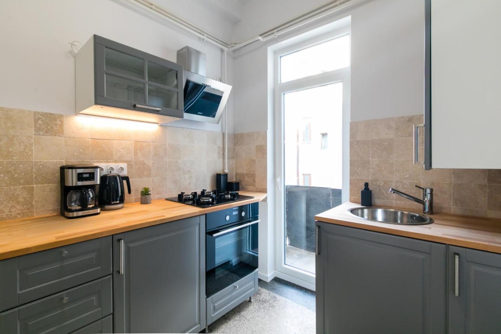 Heart Of The City - Cozy Apartments In Prime Location Bucharest Room photo